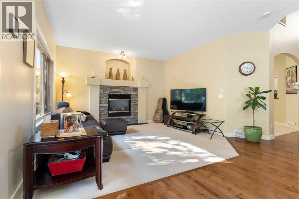 Single Family House for Sale in  Tuscany Glen Way NW Tuscany Calgary 