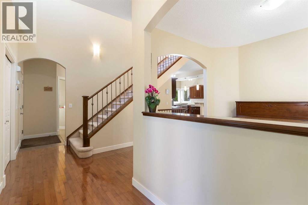 Single Family House for Sale in  Tuscany Glen Way NW Tuscany Calgary 
