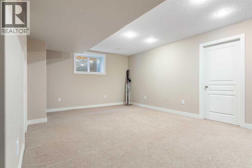 Single Family House for Sale in  Tuscany Glen Way NW Tuscany Calgary 