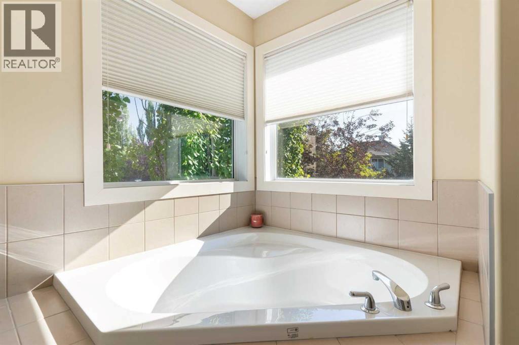 Single Family House for Sale in  Tuscany Glen Way NW Tuscany Calgary 