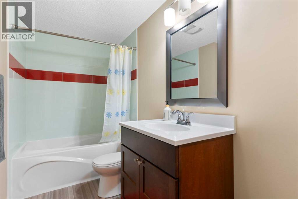 Single Family House for Sale in  Tuscany Glen Way NW Tuscany Calgary 