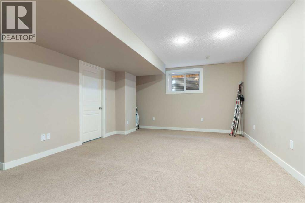 Single Family House for Sale in  Tuscany Glen Way NW Tuscany Calgary 