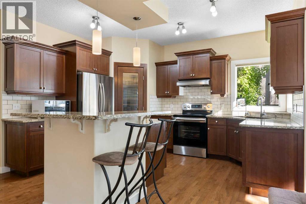 Single Family House for Sale in  Tuscany Glen Way NW Tuscany Calgary 
