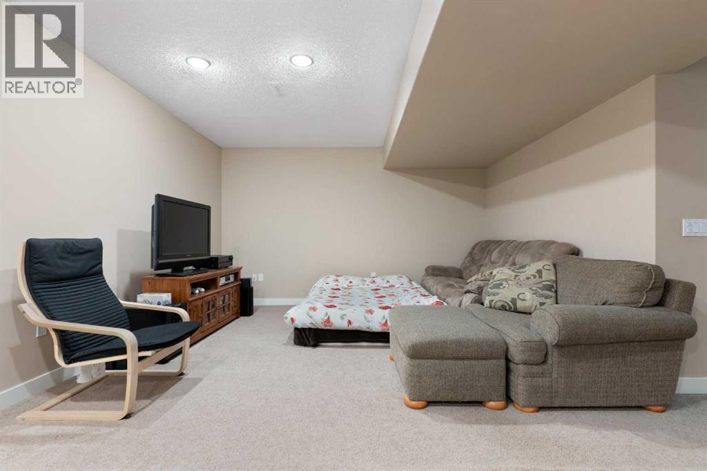 Single Family House for Sale in  Tuscany Glen Way NW Tuscany Calgary 