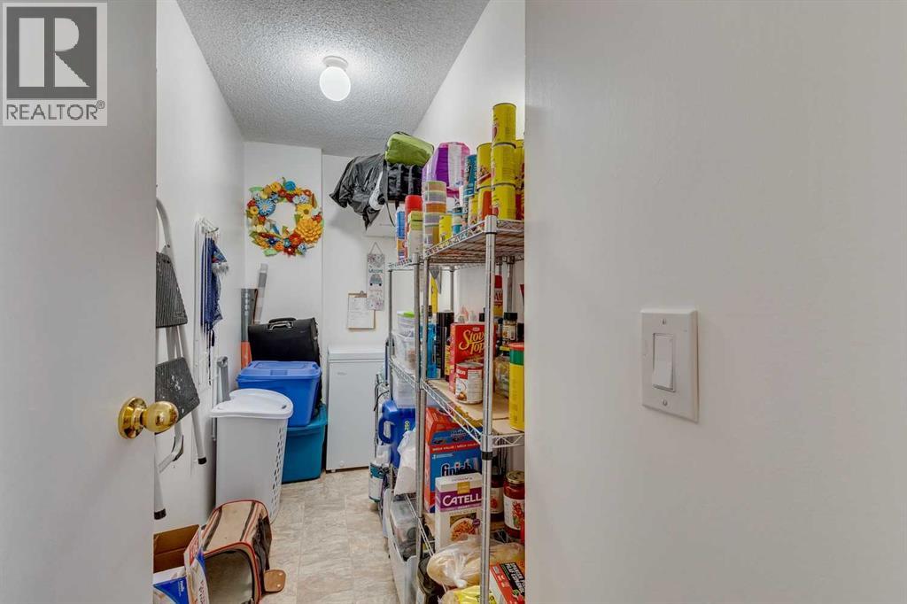 Single Family House for Sale in   Dalton Drive NW Dalhousie Calgary 