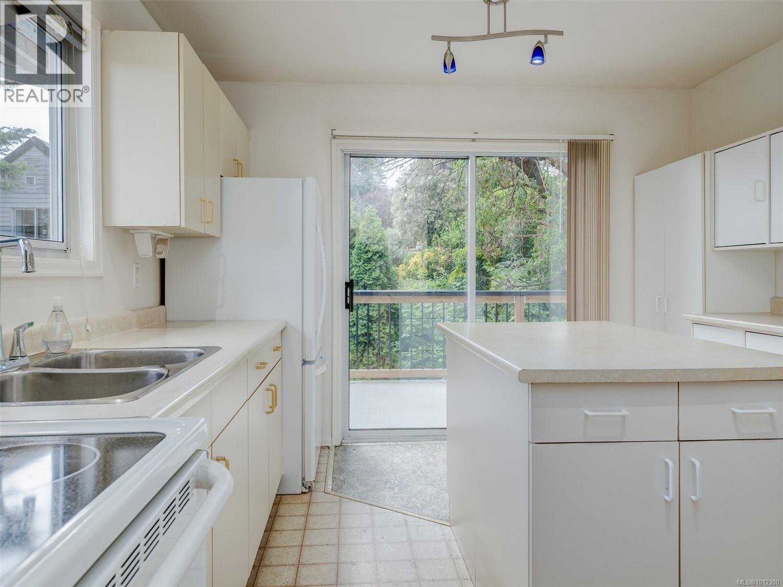  6608 Rey Road, Central Saanich