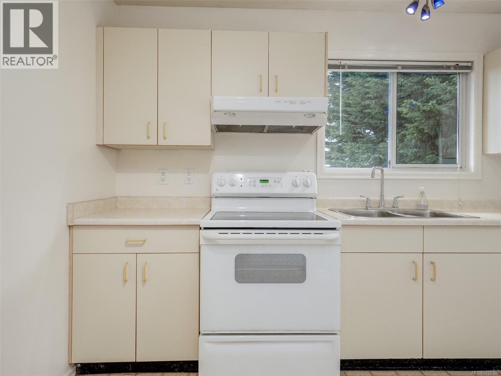  6608 Rey Road, Central Saanich