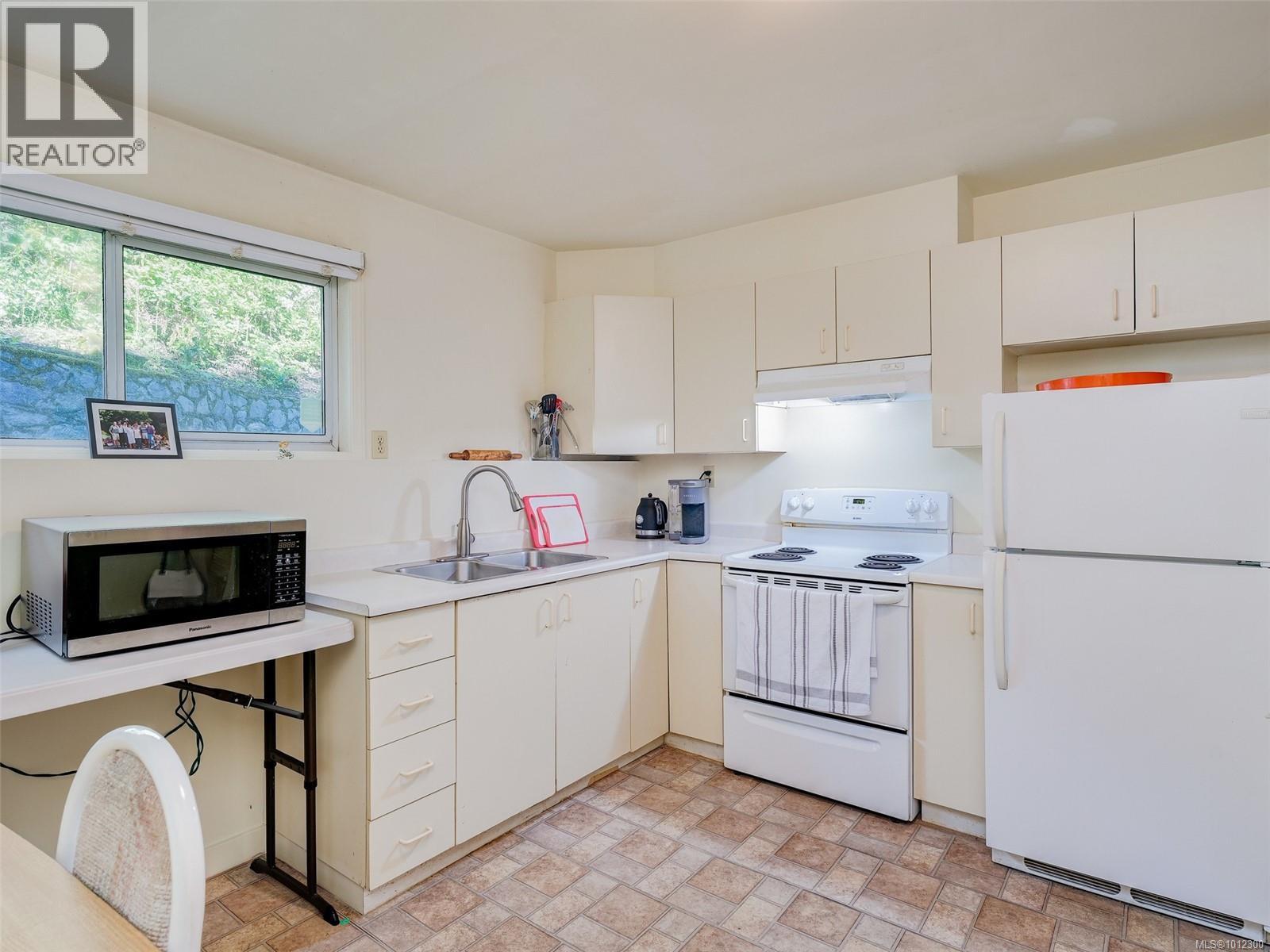  6608 Rey Road, Central Saanich
