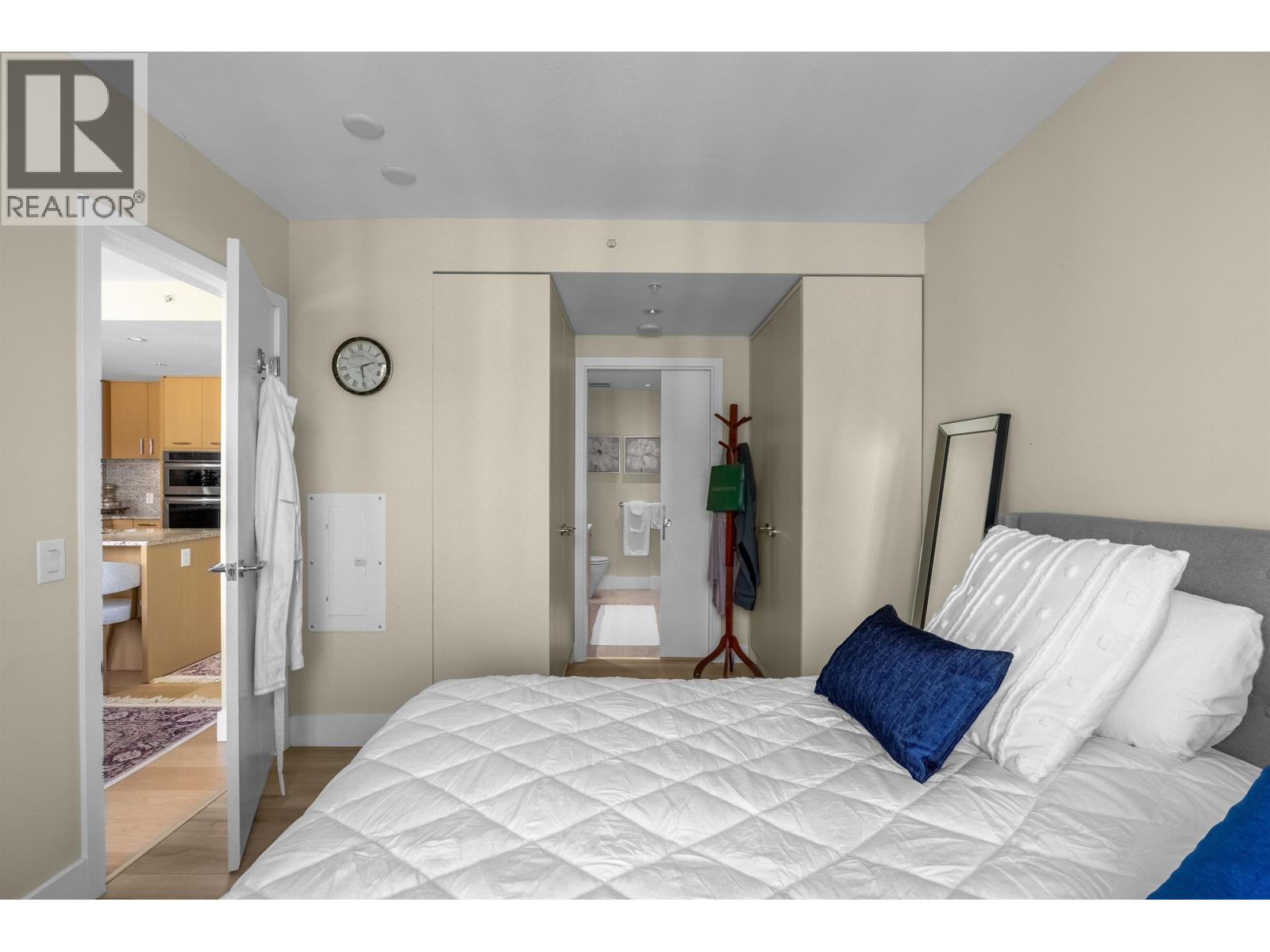 1401 150 W 15TH STREET, North Vancouver