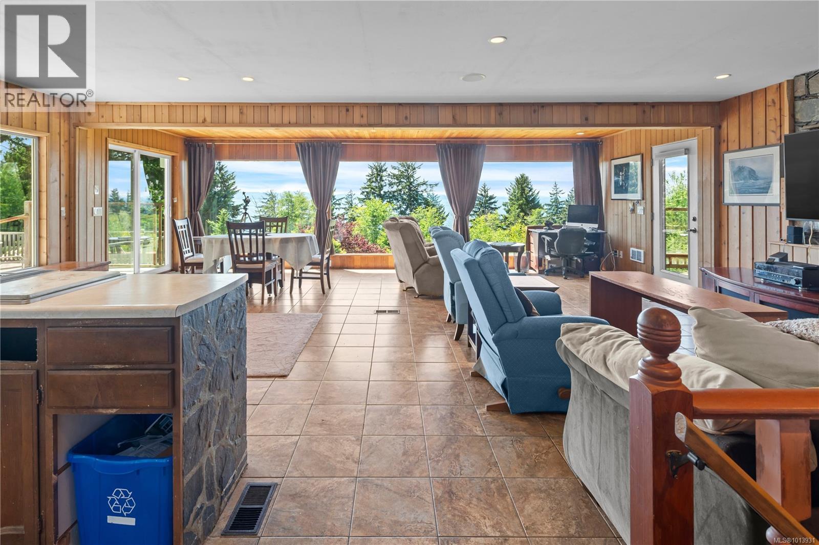  2623 Seaside Drive, Sooke