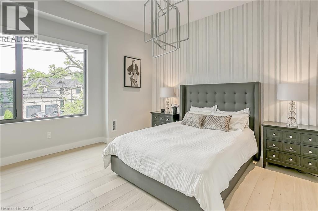 421 CHARTWELL Road - 25