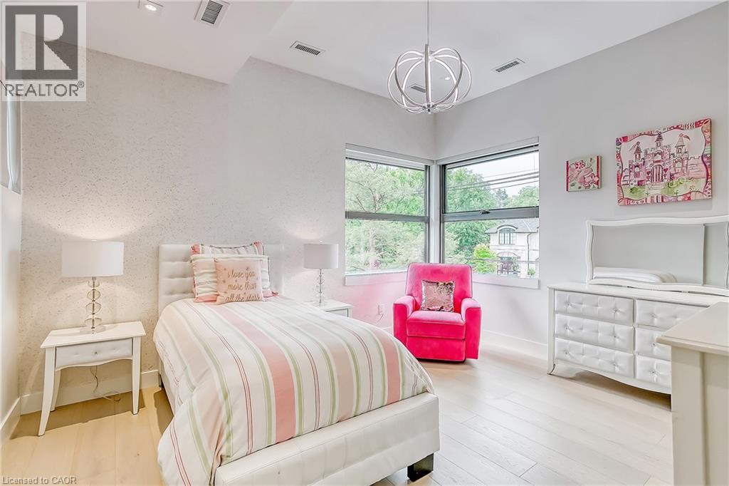 421 CHARTWELL Road - 26