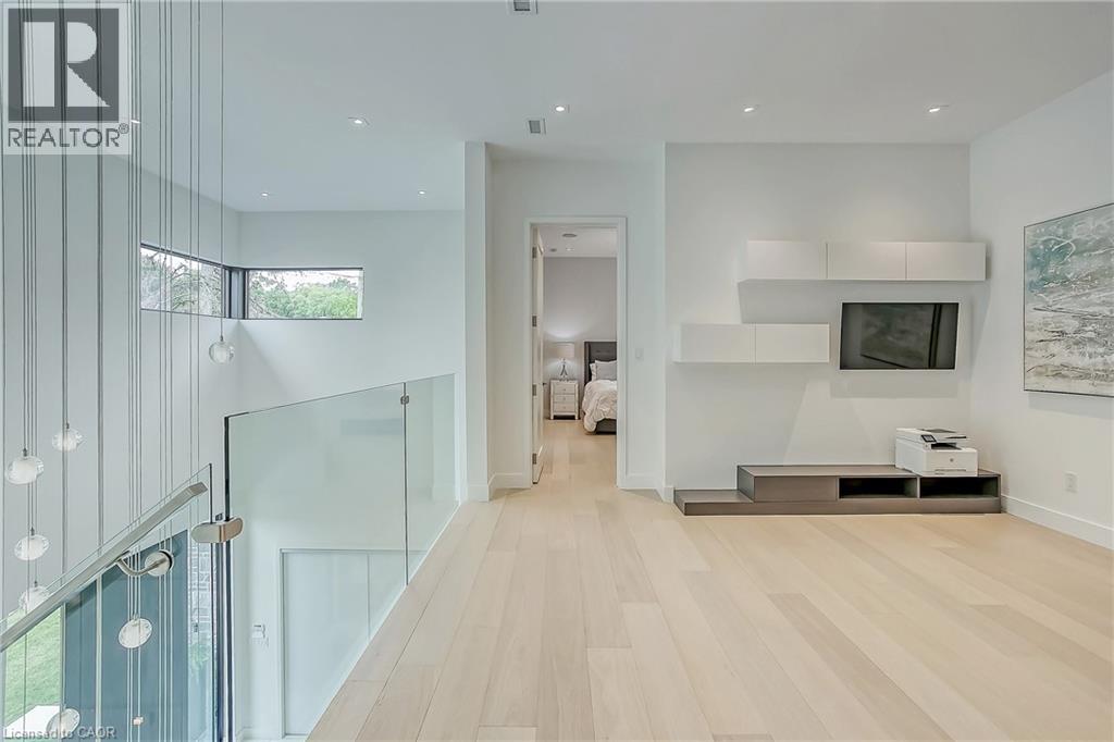 421 CHARTWELL Road - 29