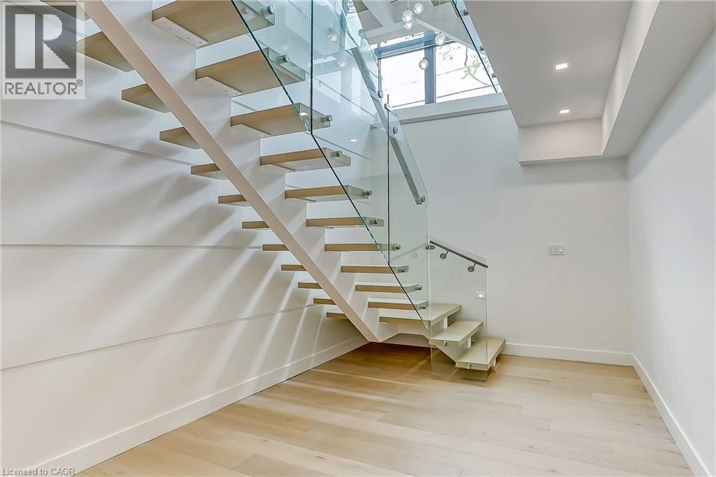 421 CHARTWELL Road - 31