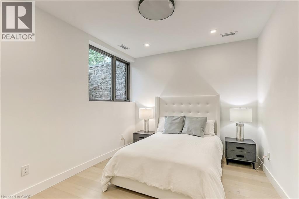 421 CHARTWELL Road - 40