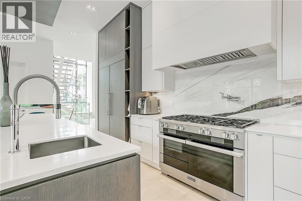 421 CHARTWELL Road - 9