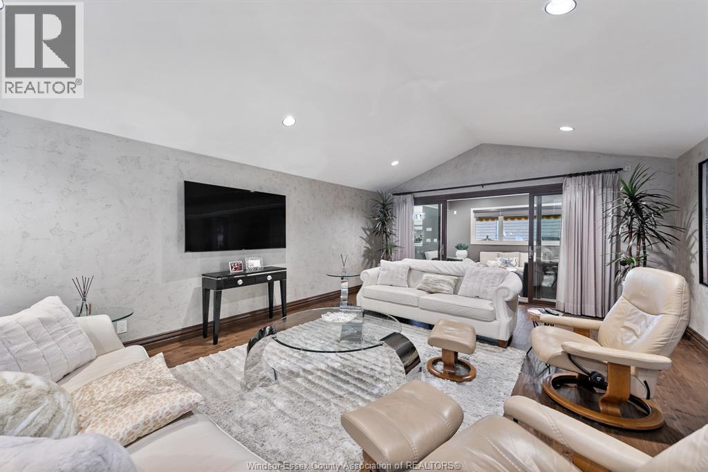 1530 RAVINE LINE - 12