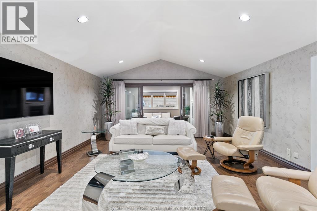 1530 RAVINE LINE - 13