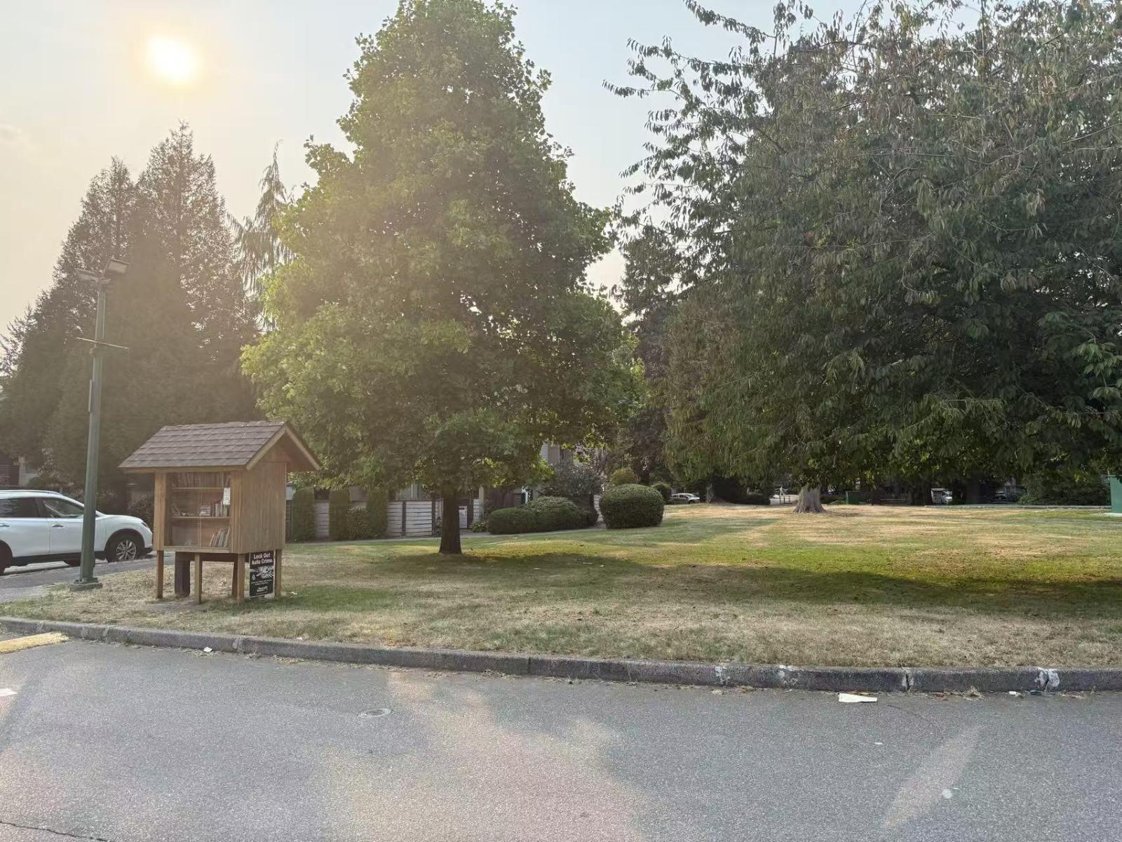 10570 HOLLY PARK LANE, Surrey