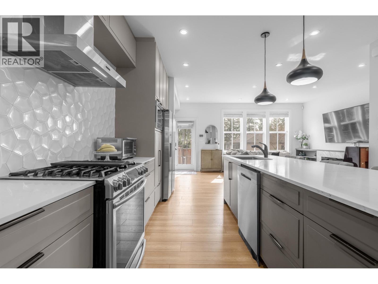 101 3416 QUEENSTON AVENUE, Coquitlam