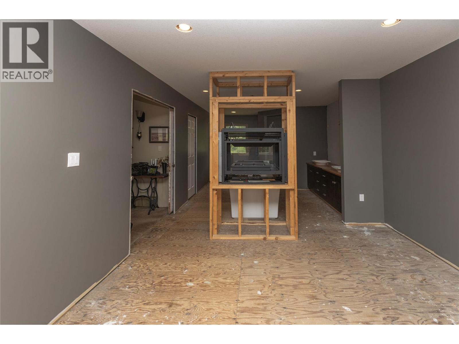  2523 Evans Road, Celista