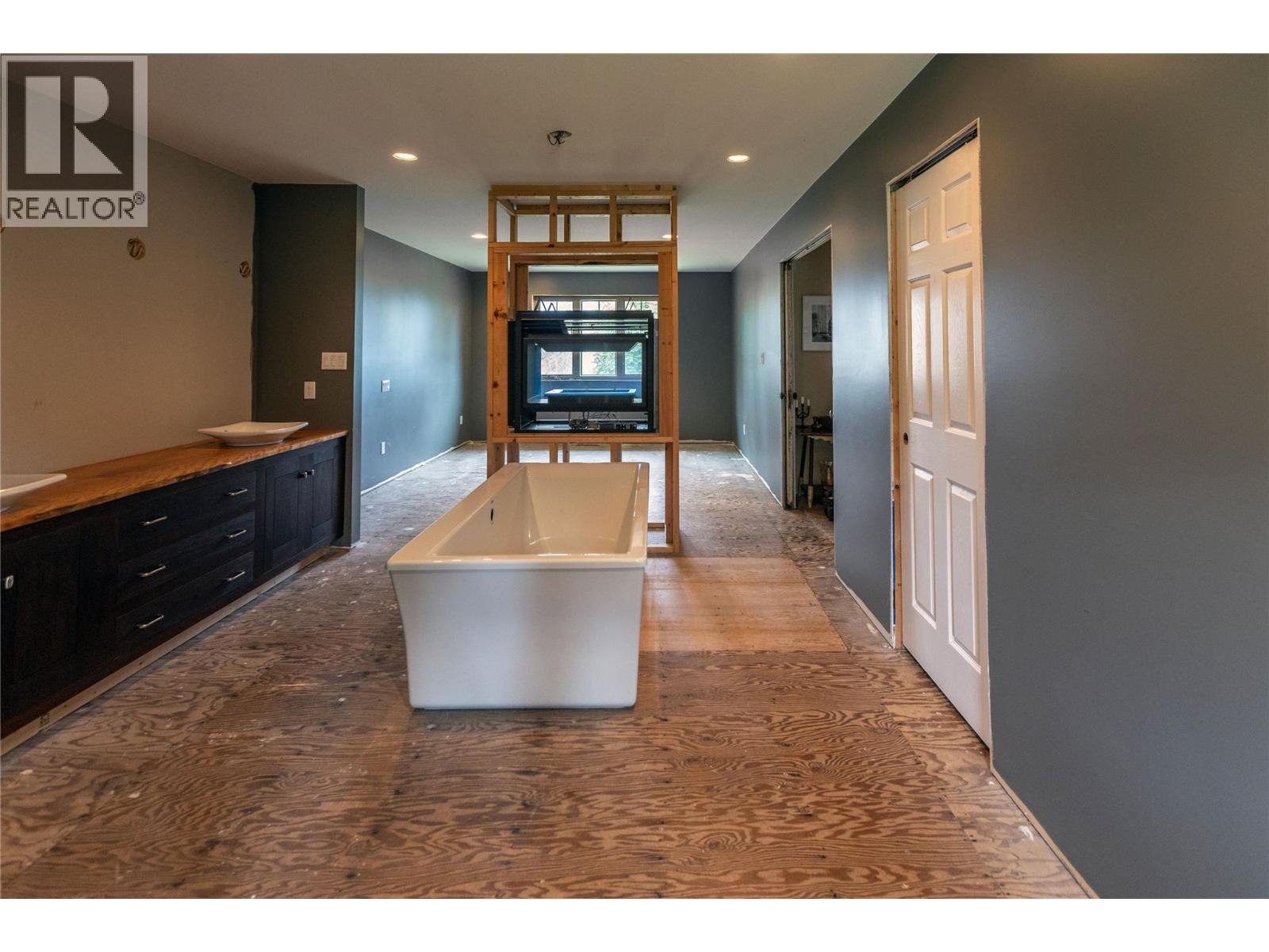  2523 Evans Road, Celista