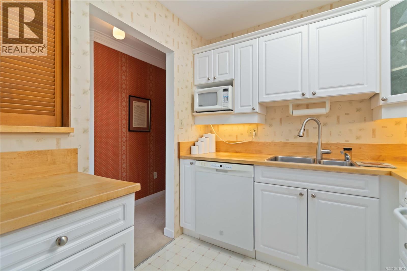 404 906 Southgate Street, Victoria