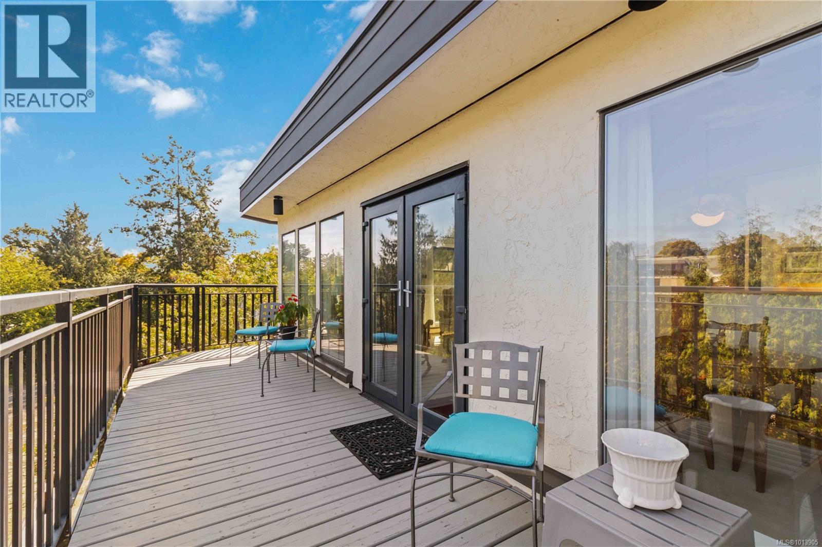 404 906 Southgate Street, Victoria