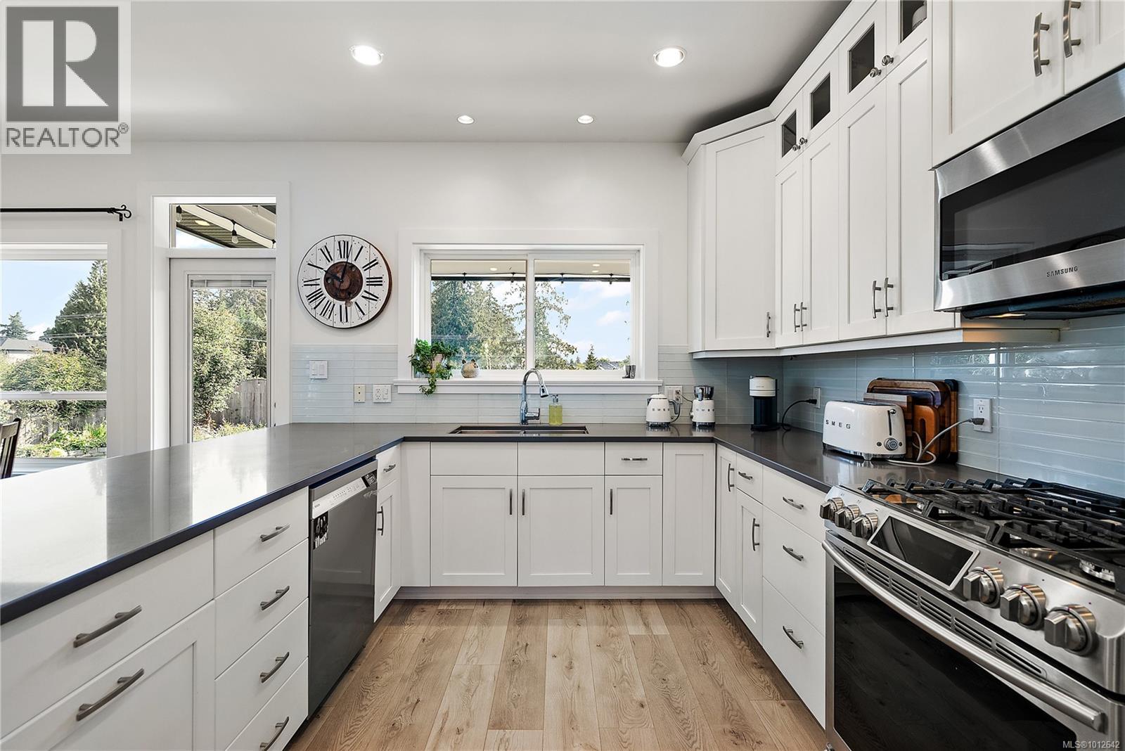 3417 Resolution Way, Colwood