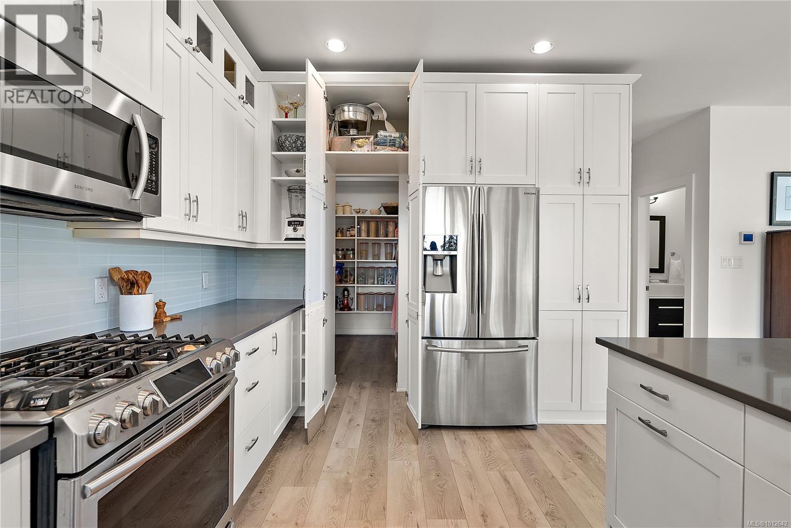 3417 Resolution Way, Colwood