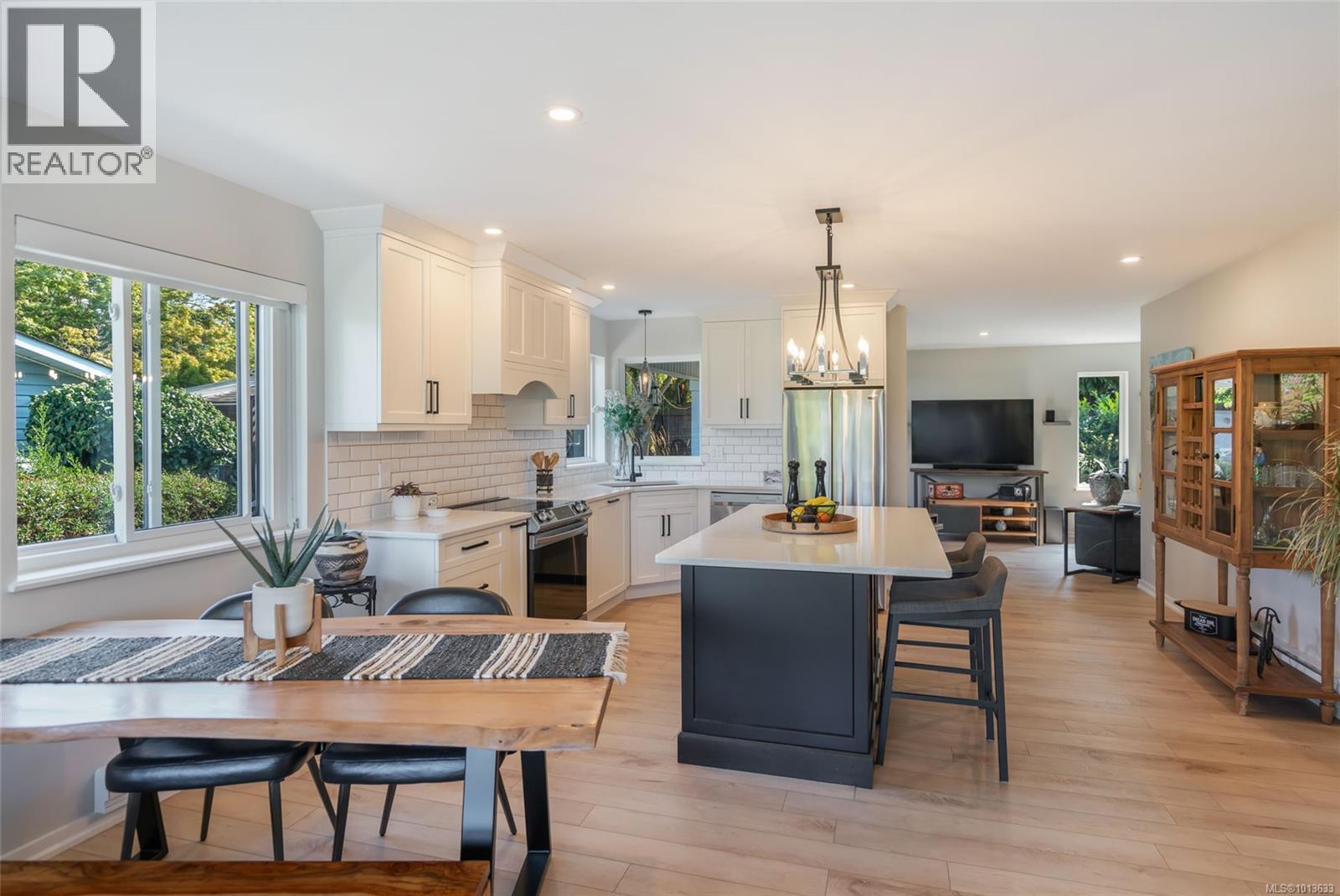 736 Humphrey Rd, Parksville