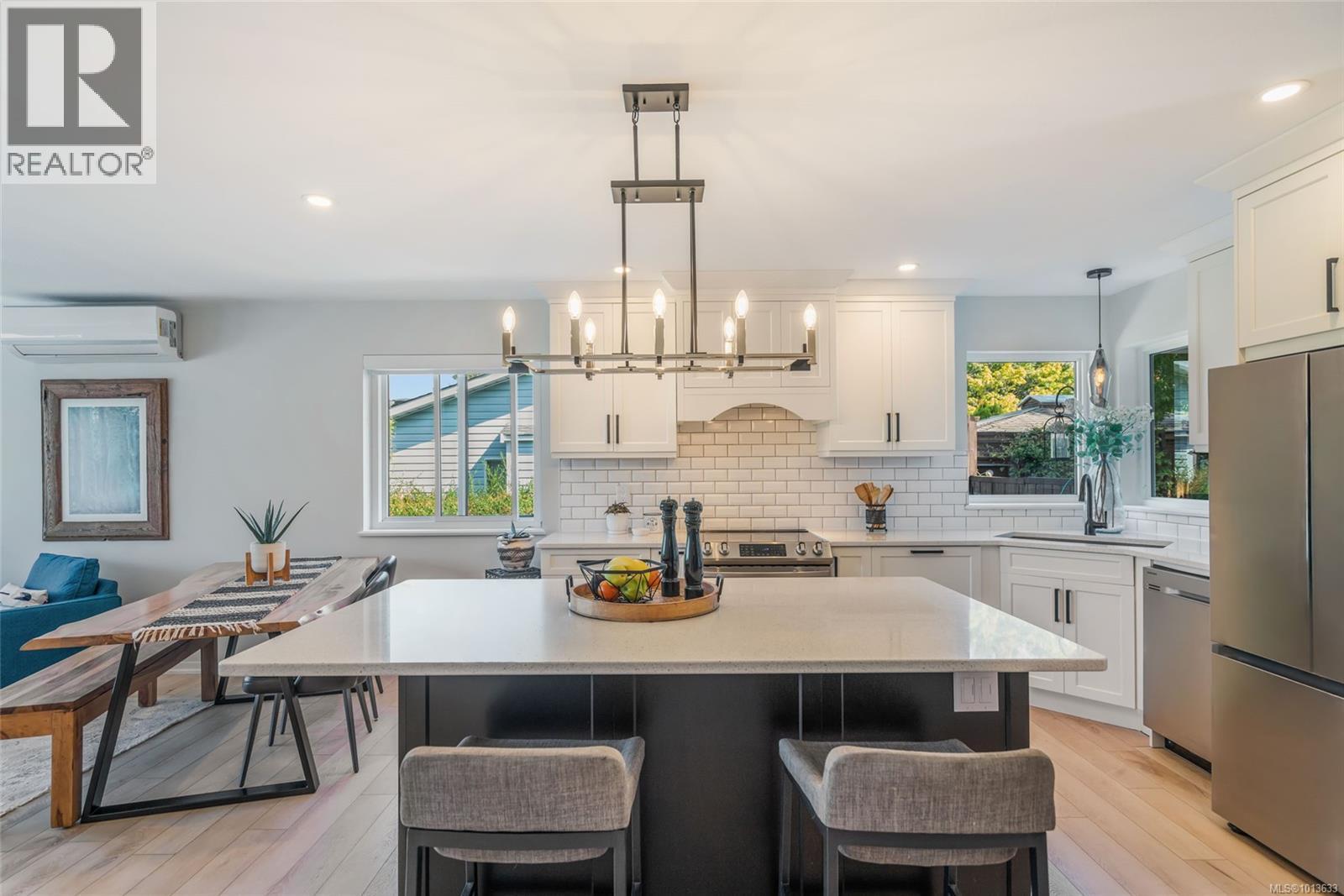 736 Humphrey Rd, Parksville