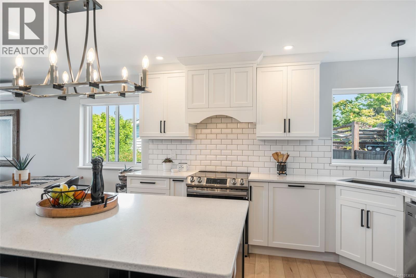 736 Humphrey Rd, Parksville