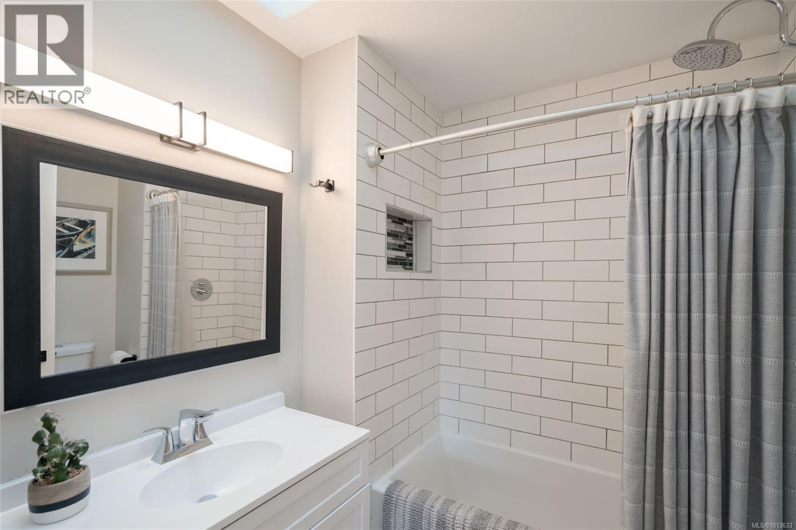 736 Humphrey Rd, Parksville