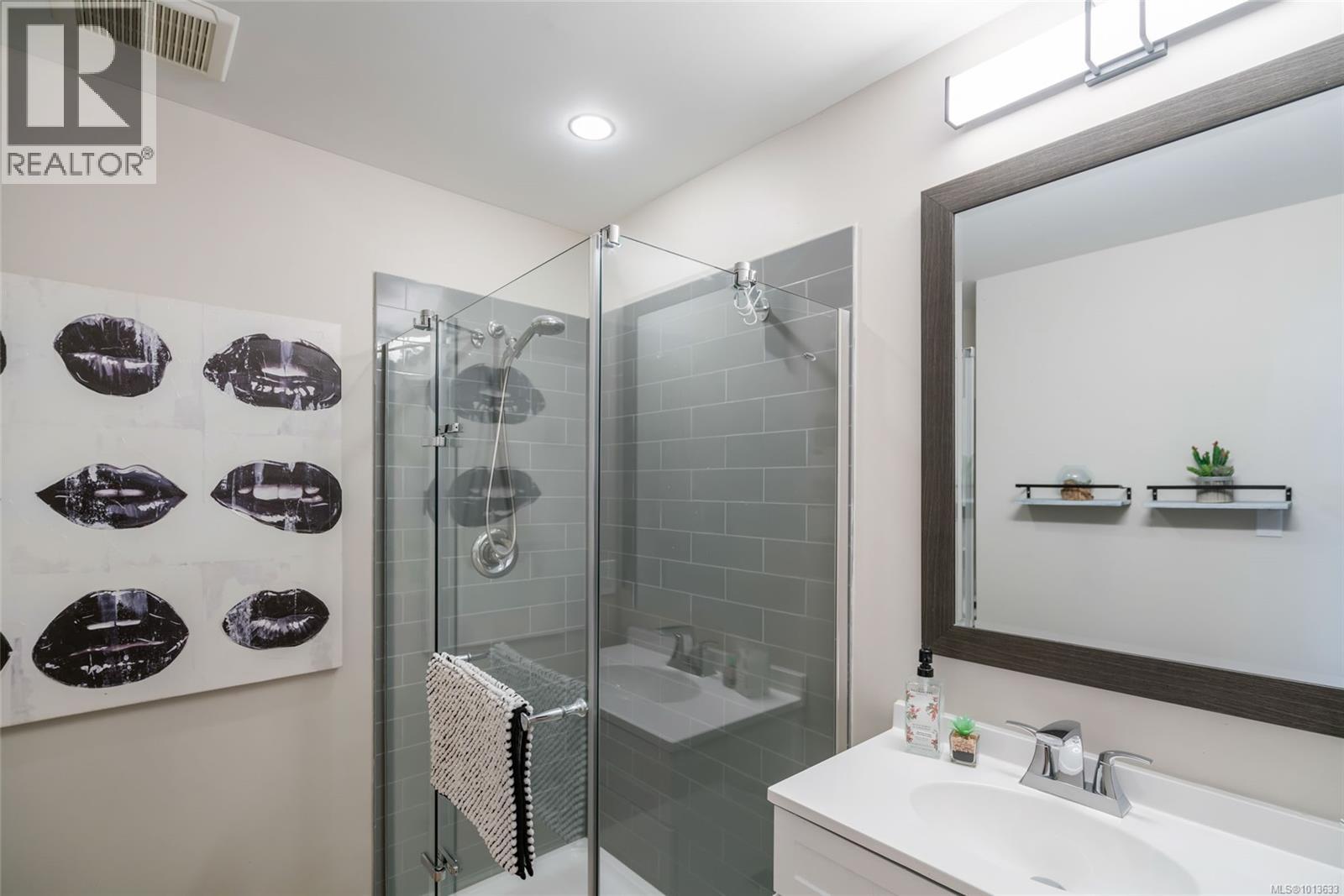 736 Humphrey Rd, Parksville