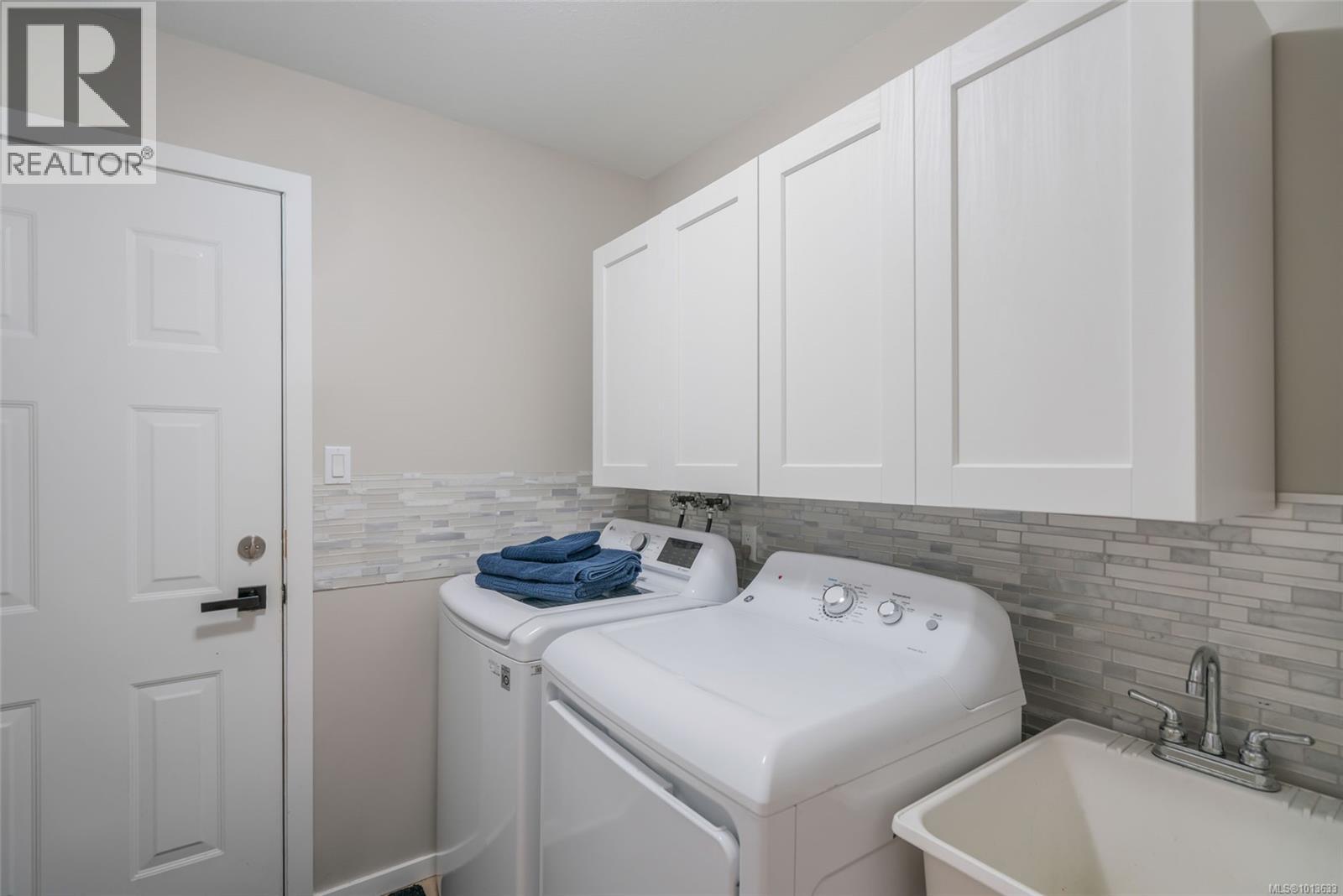 736 Humphrey Rd, Parksville