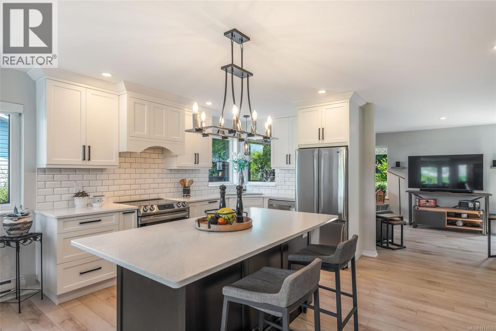 736 Humphrey Rd, Parksville