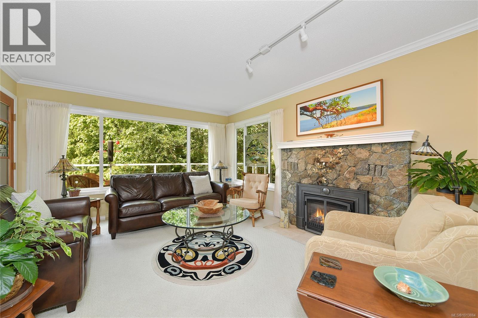 913 2829 Arbutus Road, Saanich