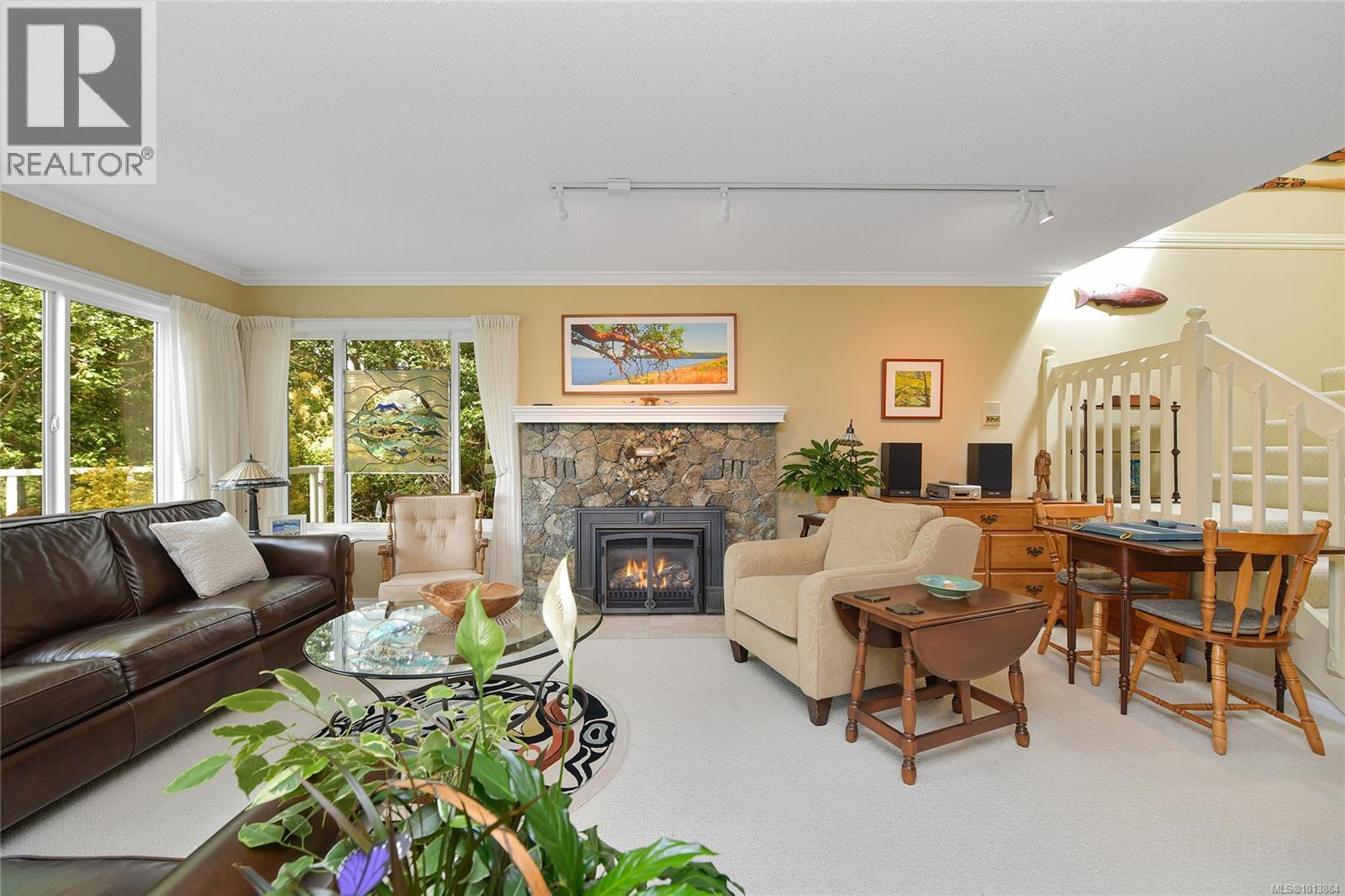 913 2829 Arbutus Road, Saanich
