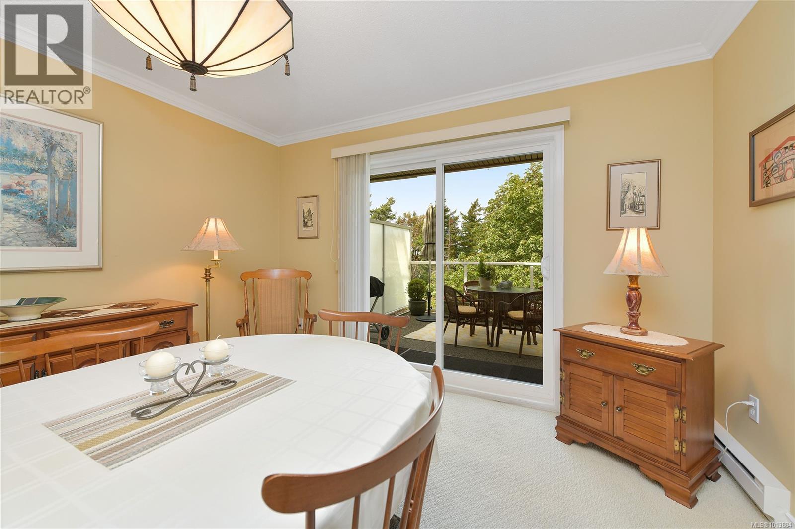 913 2829 Arbutus Road, Saanich