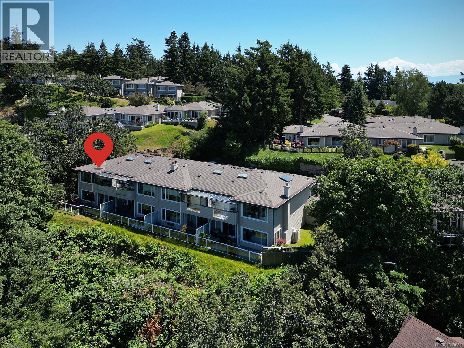 913 2829 Arbutus Road, Saanich