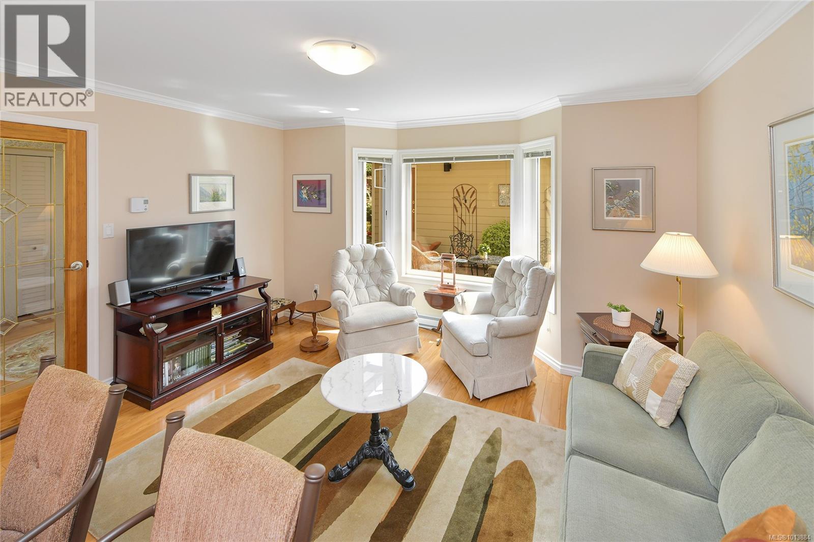 913 2829 Arbutus Road, Saanich