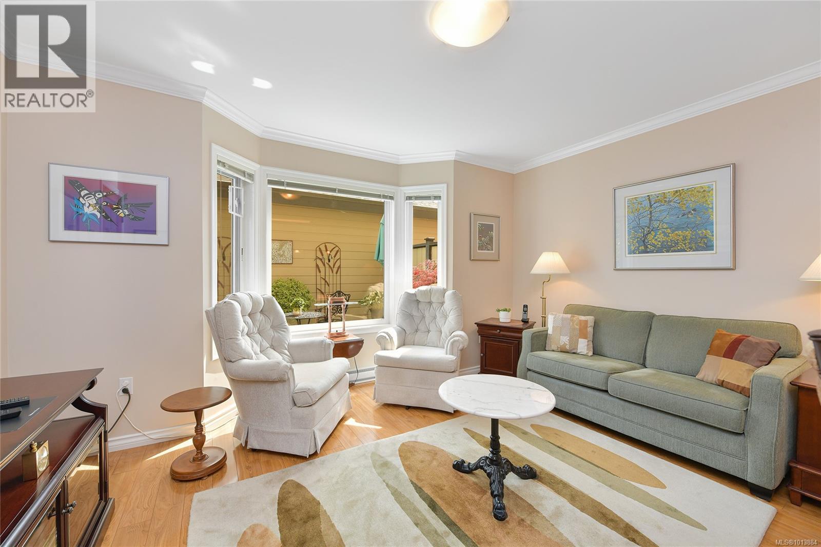 913 2829 Arbutus Road, Saanich