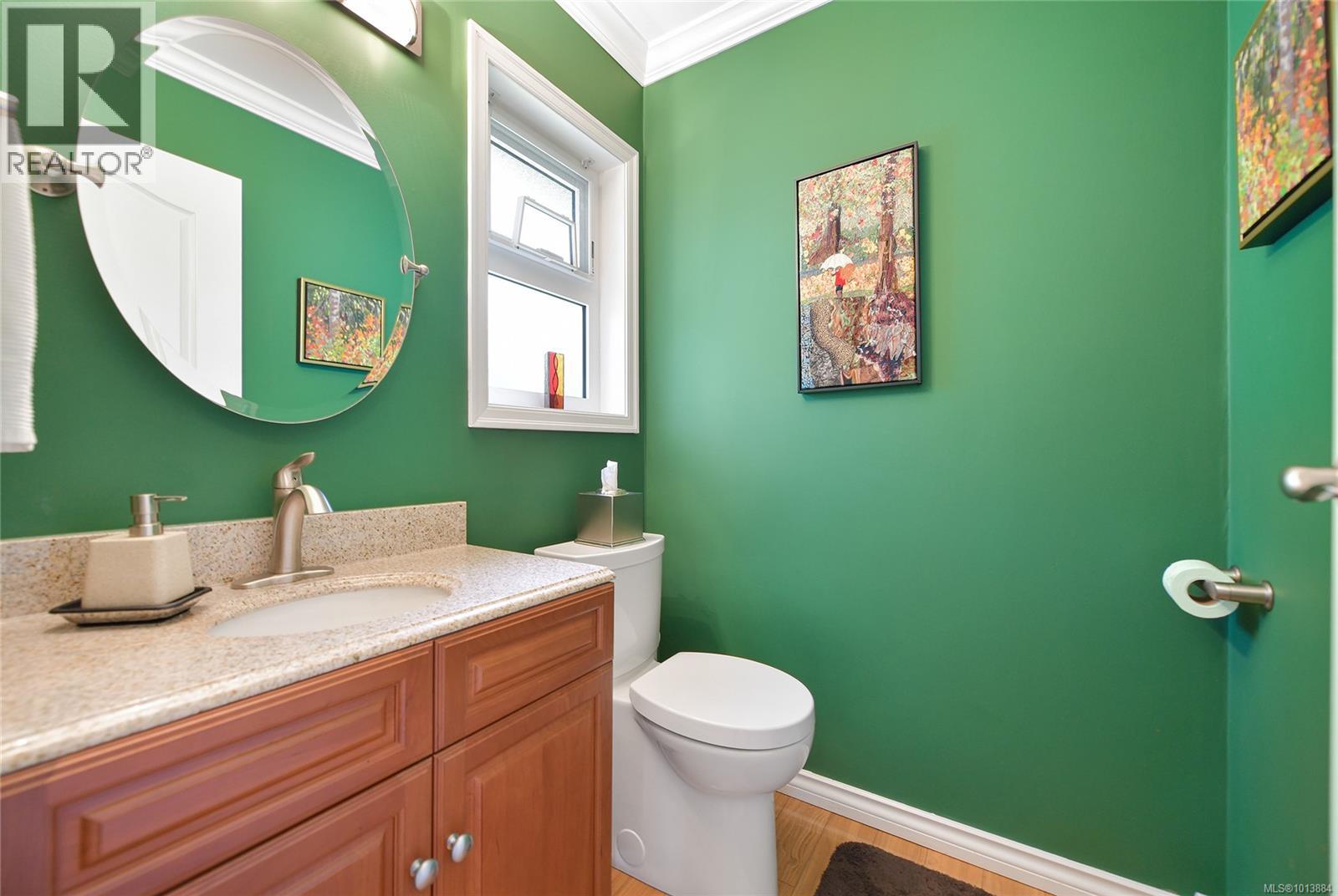 913 2829 Arbutus Road, Saanich