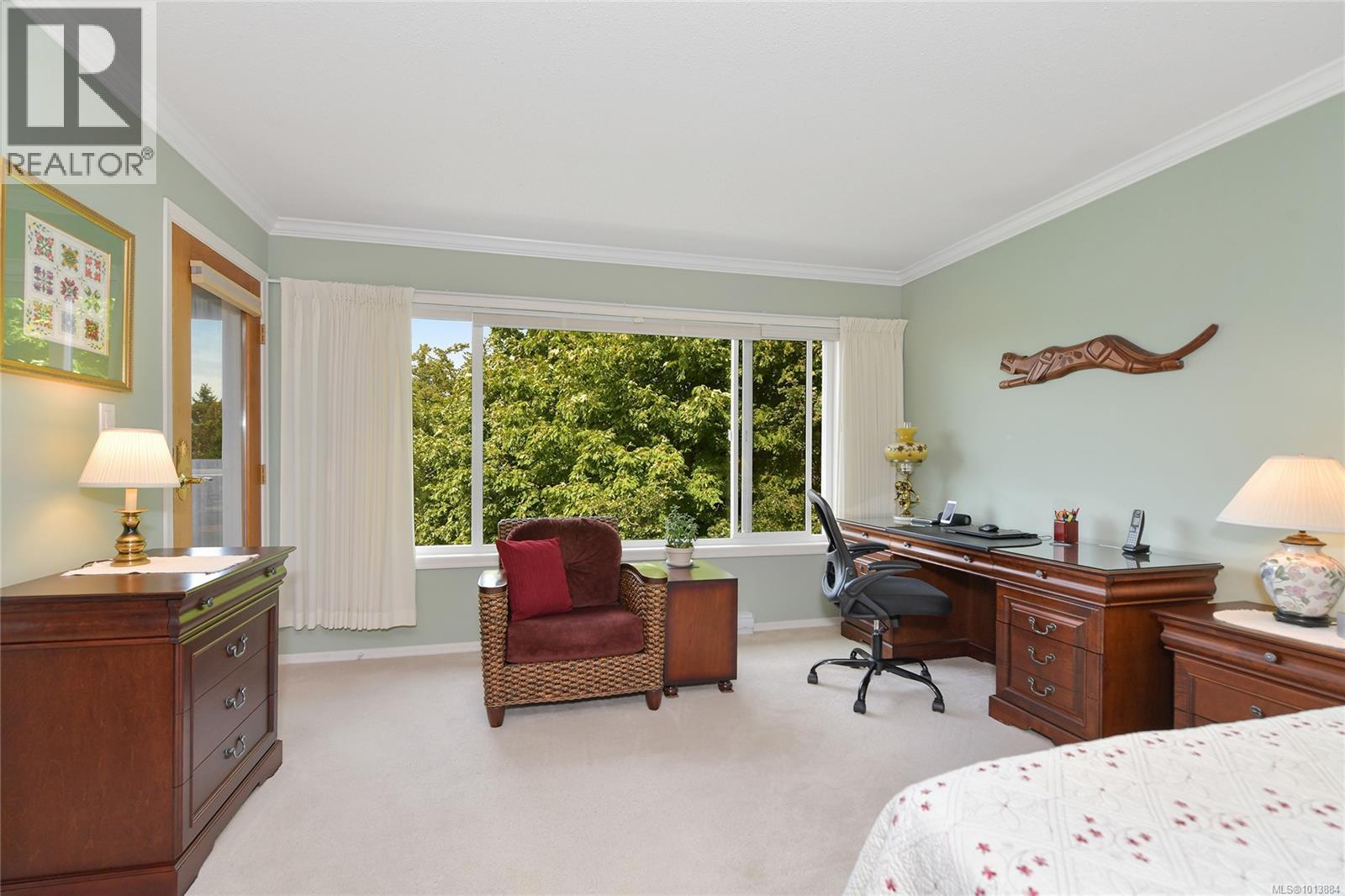 913 2829 Arbutus Road, Saanich