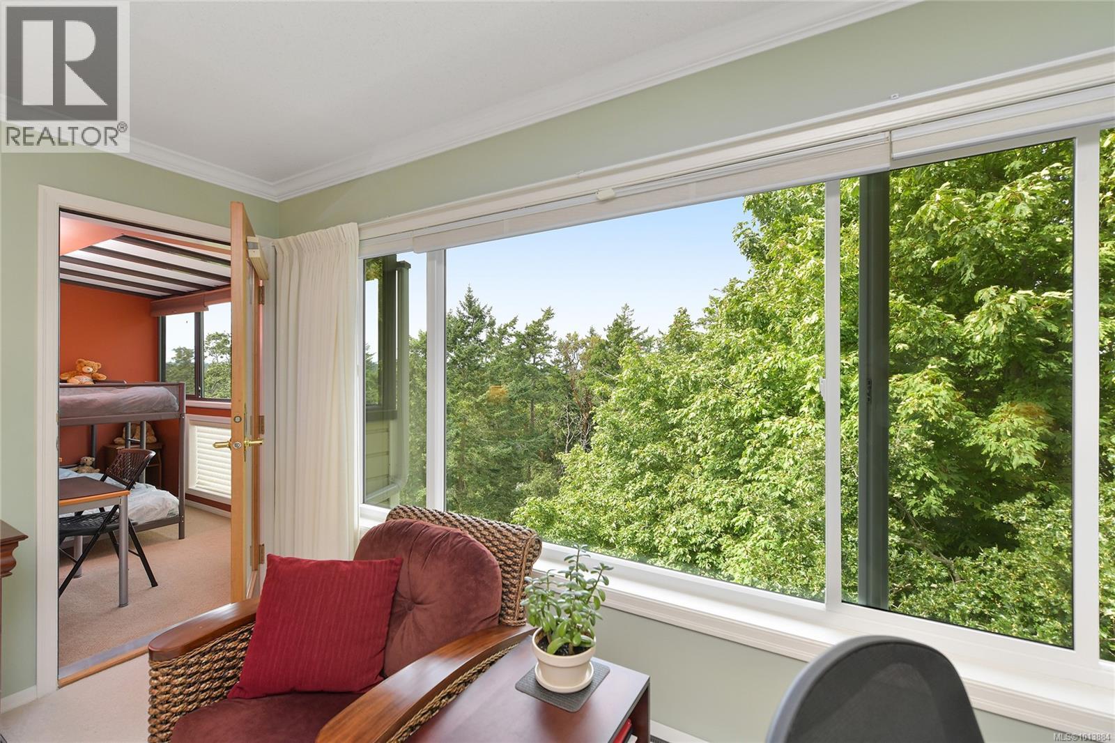 913 2829 Arbutus Road, Saanich