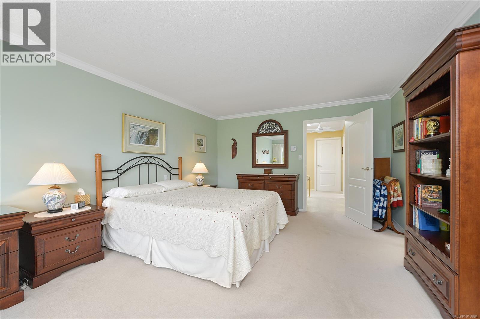 913 2829 Arbutus Road, Saanich