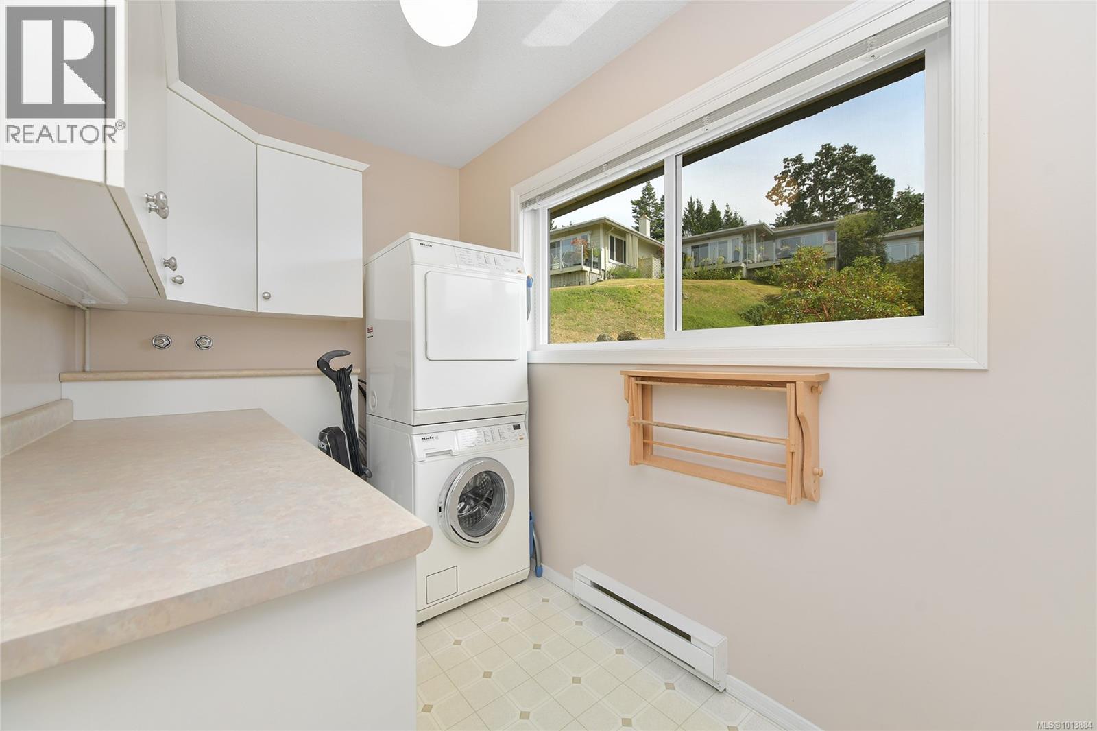 913 2829 Arbutus Road, Saanich