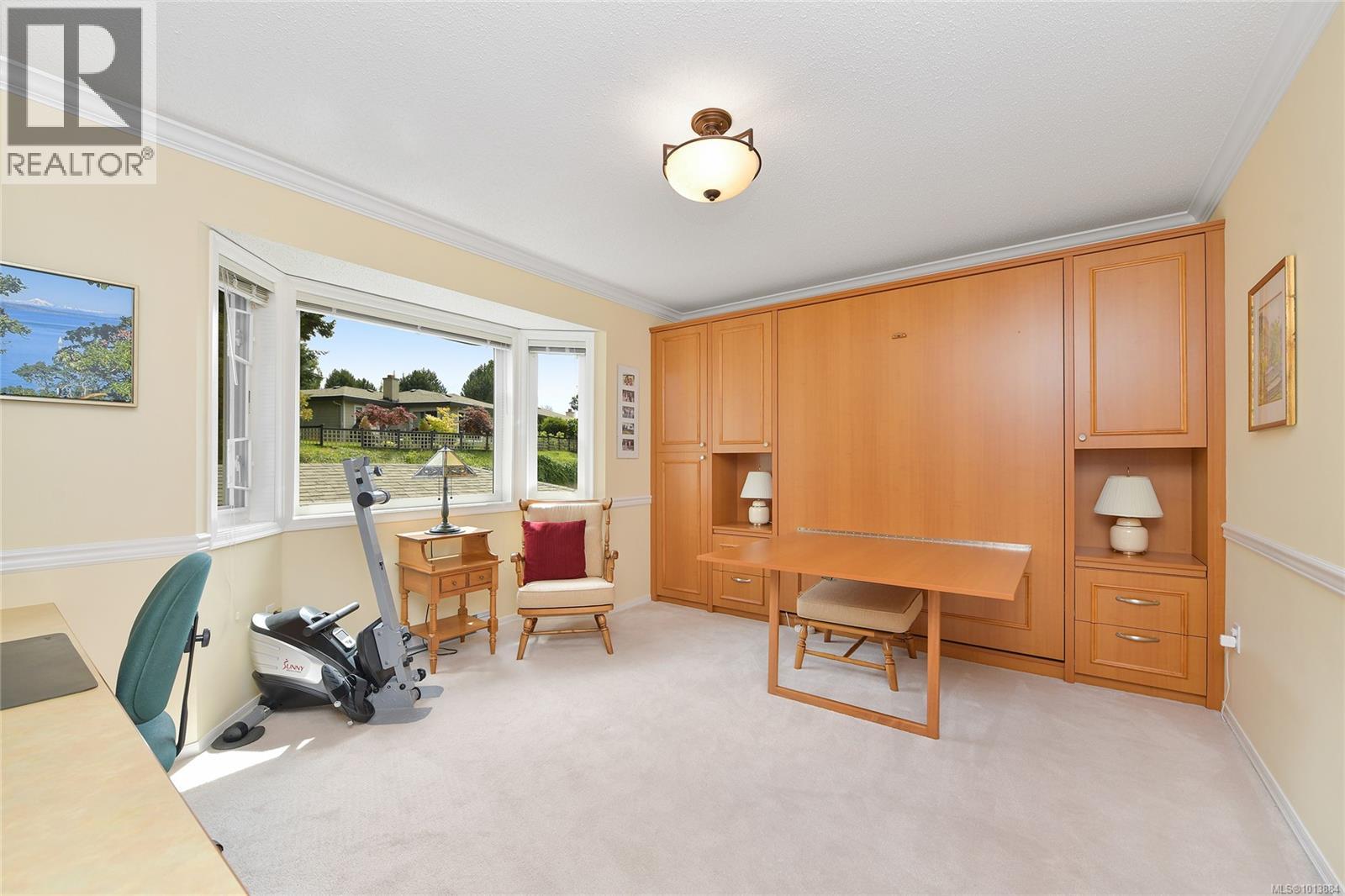 913 2829 Arbutus Road, Saanich