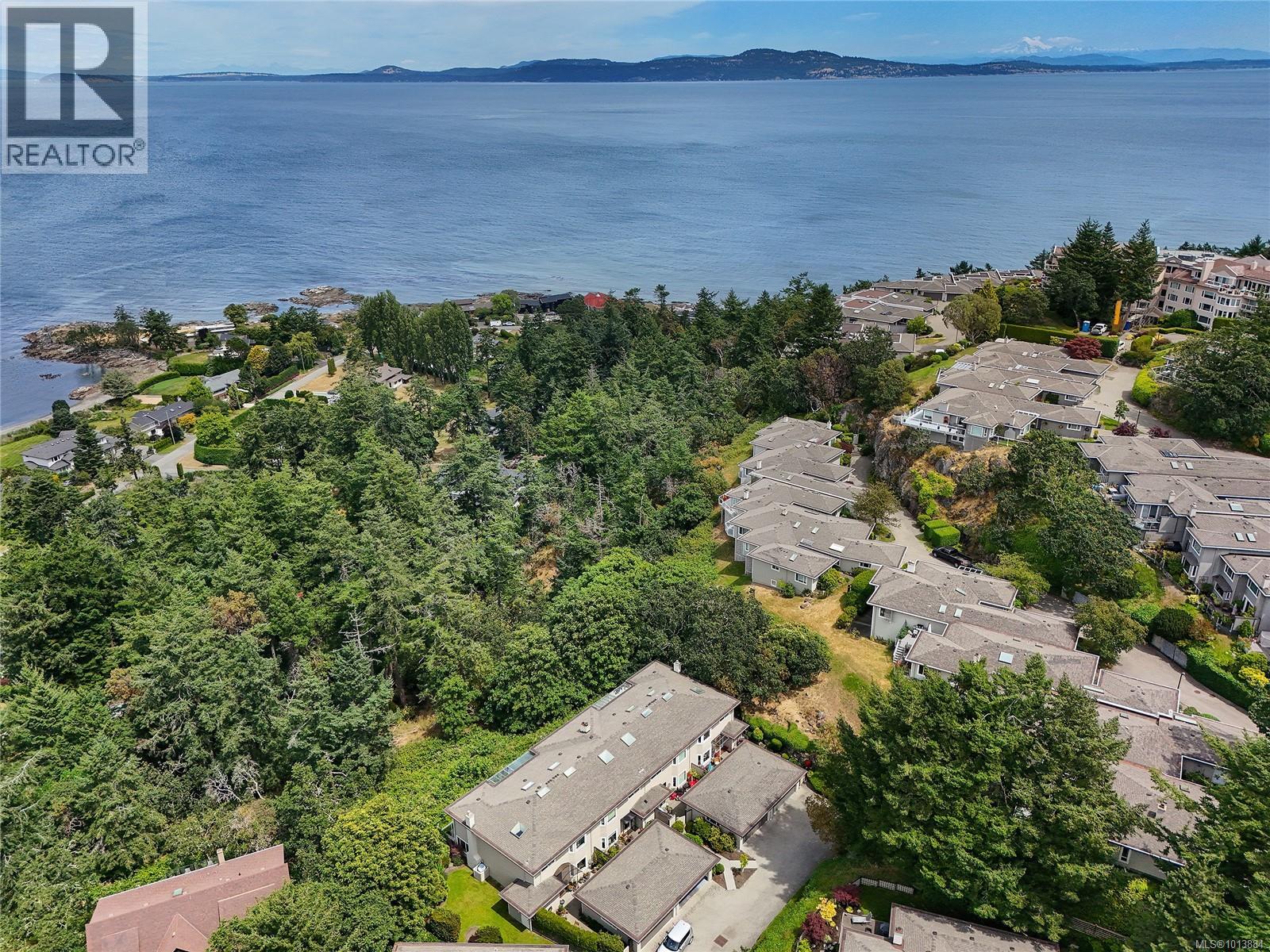 913 2829 Arbutus Road, Saanich